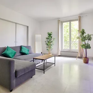 2 Bedrooms Tour Eiffel Rapp , Paris France
